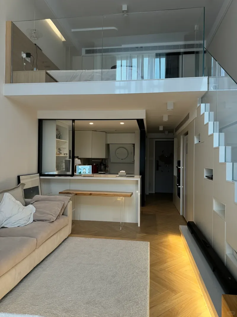 loft公寓整装后的复层空间