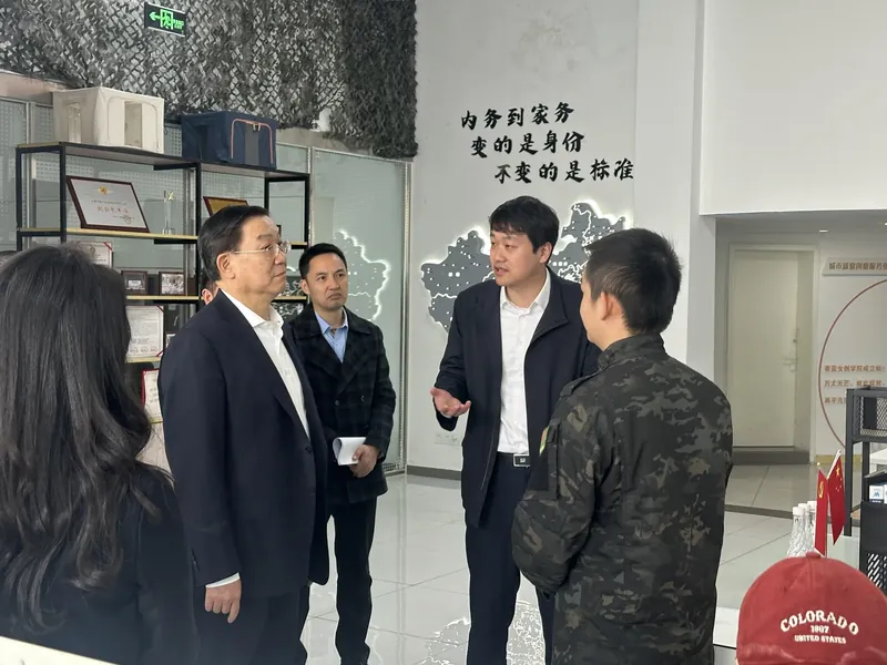 成都高新区领导调研指导